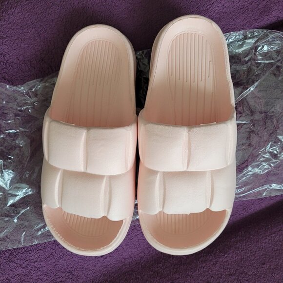 NWT Super Soft Thick Platform Minimalist Pink Bathroom Beach Slides - Picture 5 of 7